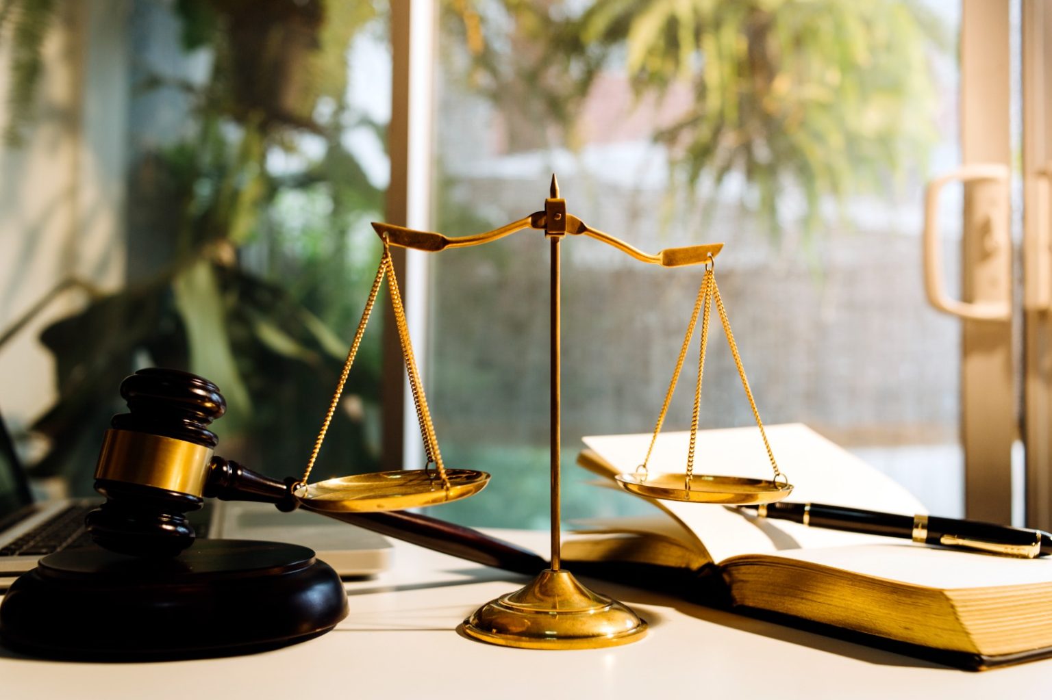 الخدمات القانونية